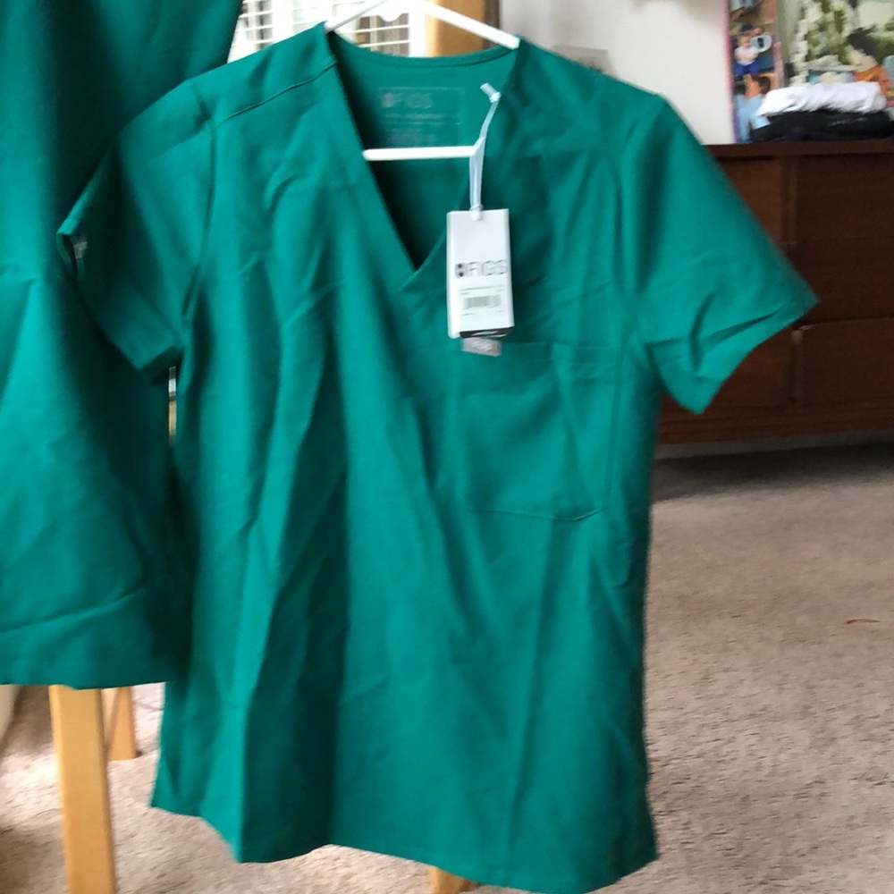 Figs Scrub Set— Livingston pants NWT size PS and Catarina top NWT size XS.